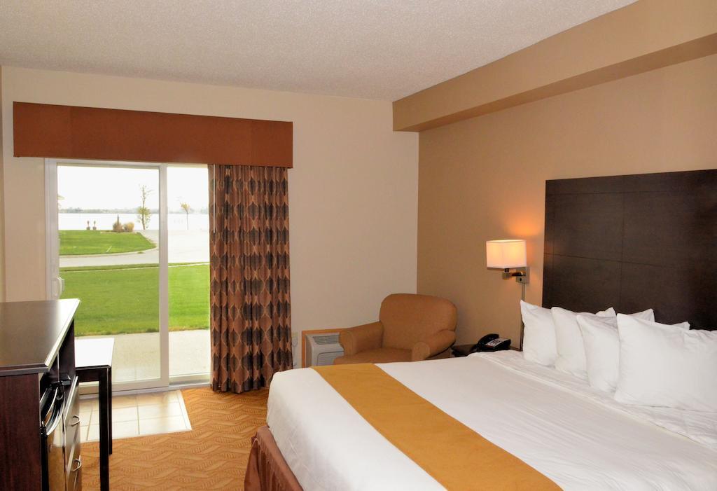Cobblestone Inn & Suites - Lake View Szoba fotó